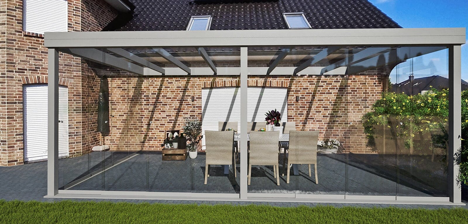 Vorher-Nachher-Vergleich einer Terrasse mit eingefügtem Terrassendach als Fotomontage